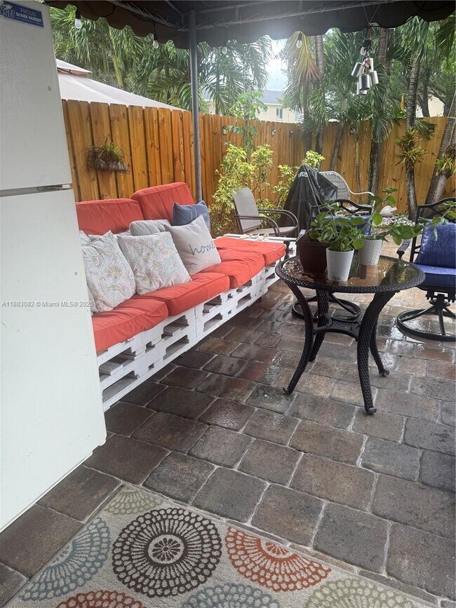 7325 NW 174th Terrace in Miami Gardens, FL - Building Photo - Building Photo