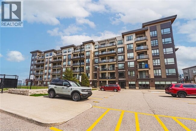 10 Esplanade Ln in Grimsby, ON - Building Photo - Building Photo