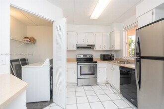 6155 NW 186th St in Hialeah, FL - Building Photo - Building Photo