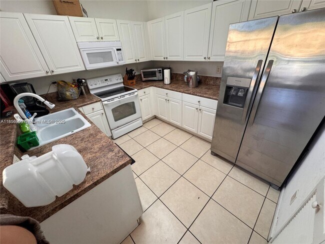 9343 SW 227th St in Cutler Bay, FL - Building Photo - Building Photo