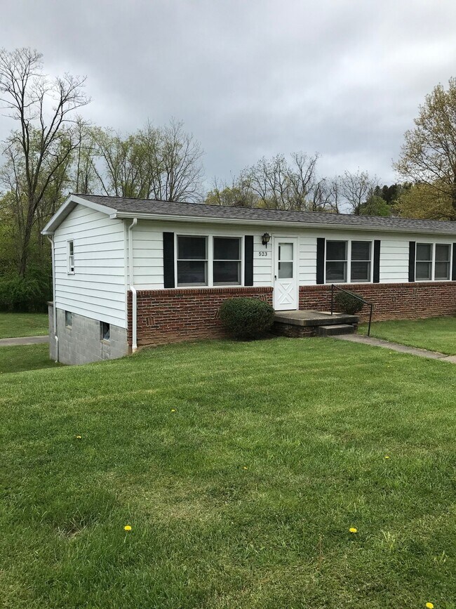 523 Broadway Ave Rentals in Bridgeport, WV