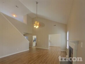 2008 Pheasant Glen Rd in Charlotte, NC - Foto de edificio - Building Photo