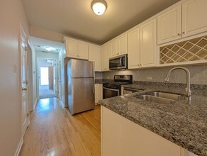 1547 W Walton St in Chicago, IL - Building Photo - Building Photo