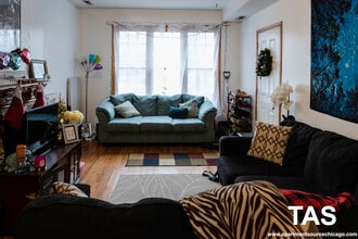 918 N Paulina St, Unit g in Chicago, IL - Foto de edificio - Building Photo