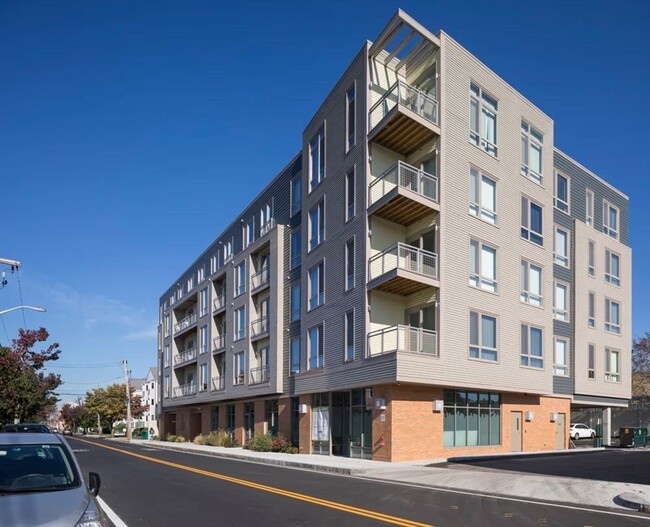 640 Boston Ave in Medford, MA - Building Photo - Building Photo