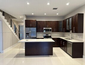 824 SW 74th Ct in Miami, FL - Building Photo - Building Photo