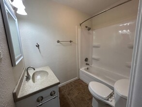 2543 Cedar St in Quincy, IL - Building Photo - Building Photo