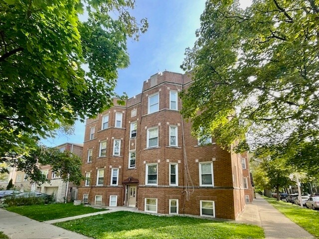 6301 N Richmond St in Chicago, IL - Building Photo