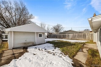 36 Crescent Ct in Cheektowaga, NY - Building Photo - Building Photo