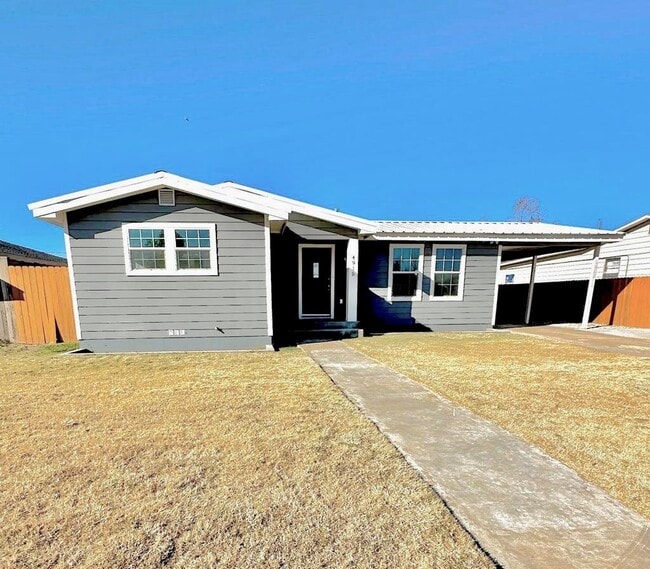 property at 4915 McKnight Dr