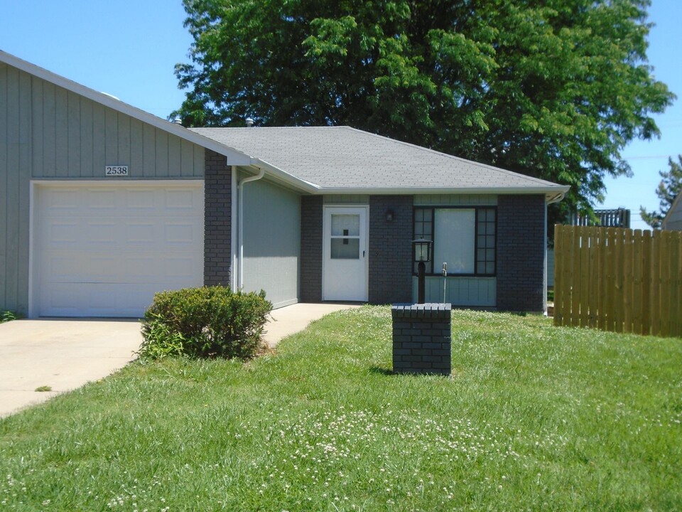 2538 Brockman St-Unit -1 in Manhattan, KS - Building Photo