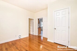 28 Moreland St, Unit 1 in Somerville, MA - Building Photo - Building Photo