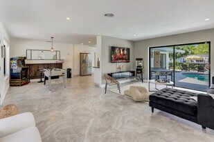 2325 NE 195th St in Miami, FL - Building Photo