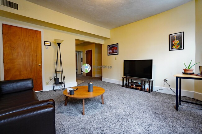 12 Lorraine Ter, Unit 3 in Boston, MA - Building Photo - Building Photo