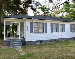 1030 Lake Forest Blvd in Jacksonville, FL - Building Photo