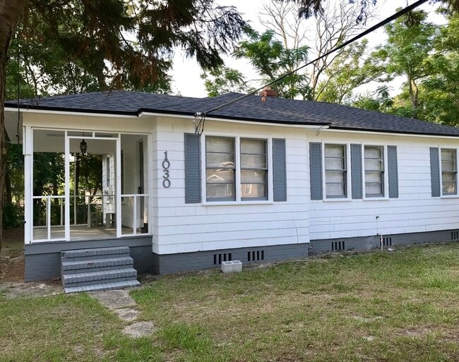 1030 Lake Forest Blvd