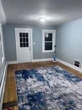 58 Beech St, Unit 2nd Floor in Bristol, CT - Foto de edificio - Building Photo