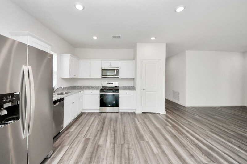 5978229267 A in Rosharon, TX - Building Photo