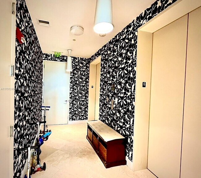 100 South Pointe Dr in Miami Beach, FL - Building Photo - Building Photo
