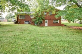 318 Collinwood Dr in Burlington, NC - Building Photo - Building Photo