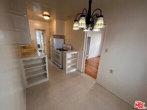 3011 Santa Monica Blvd in Santa Monica, CA - Building Photo - Building Photo