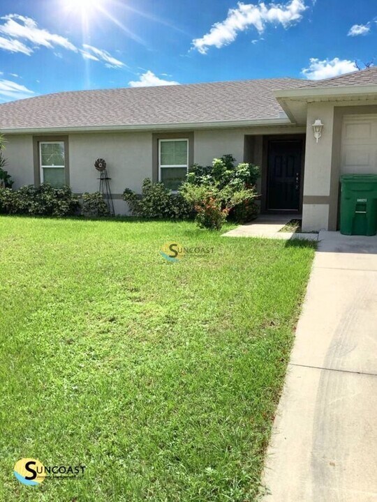 11341 Poplin Ave in Englewood, FL - Foto de edificio