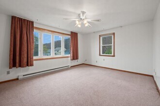 62 Briarwood Rd, Unit #3 in Bristol, CT - Foto de edificio - Building Photo