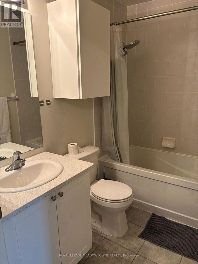 339 Rathburn Rd W in Mississauga, ON - Building Photo - Building Photo