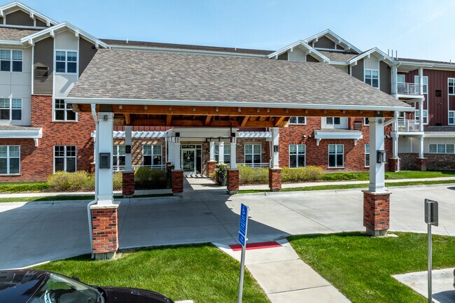 Meadowview of Johnston in Johnston, IA - Building Photo - Building Photo