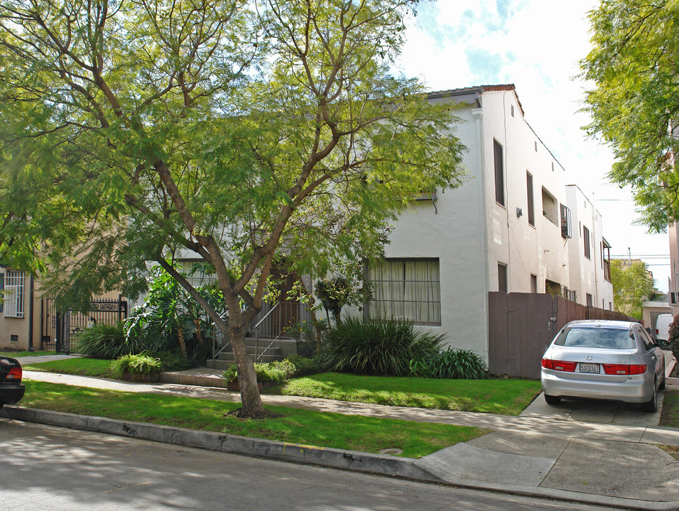 439 N Genesee Ave in Los Angeles, CA - Building Photo