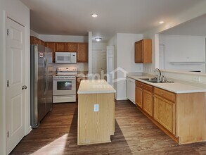 3709 Pinkham Way in Raleigh, NC - Foto de edificio - Building Photo