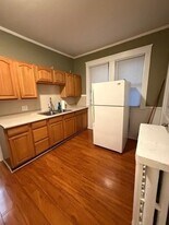 466 Locust St, Unit 2 in Fall River, MA - Building Photo