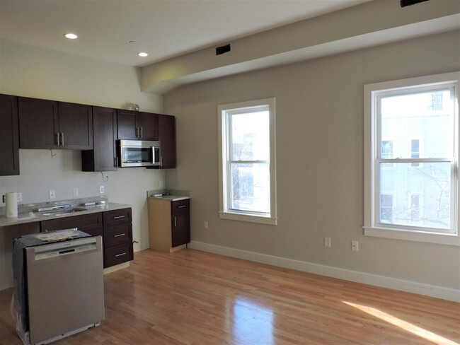 308 Western Ave, Unit 3 in Cambridge, MA - Building Photo - Building Photo