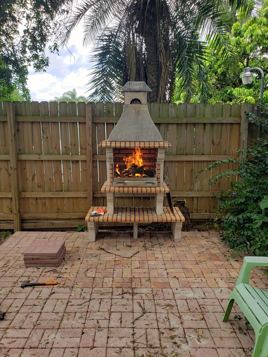 111 NE 158th St in Miami, FL - Building Photo