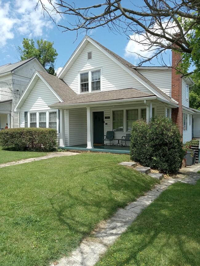 911 Windsor Ave, Unit 4