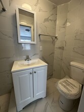 247 68th St, Unit 2 in Brooklyn, NY - Foto de edificio - Building Photo