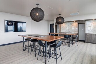 202-214 14 Ave SW in Calgary, AB - Building Photo - Building Photo