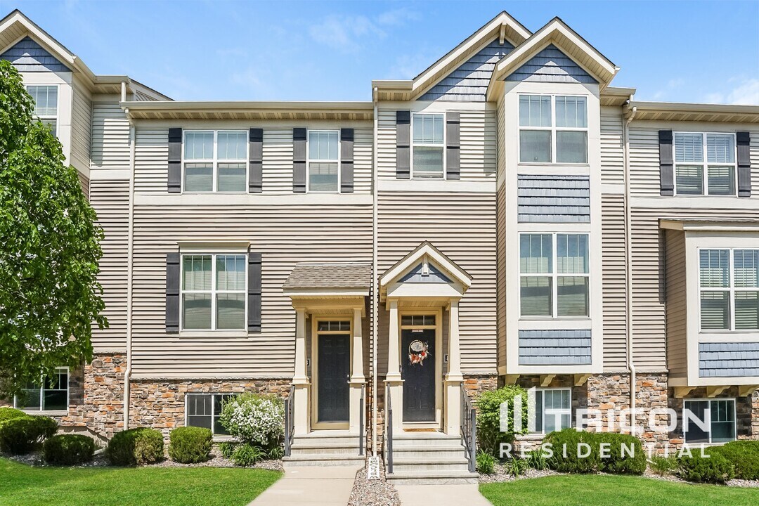 8303 Norwood Ln N in Maple Grove, MN - Building Photo