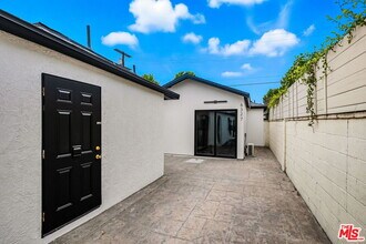 6327 Babcock Ave in Los Angeles, CA - Building Photo - Building Photo