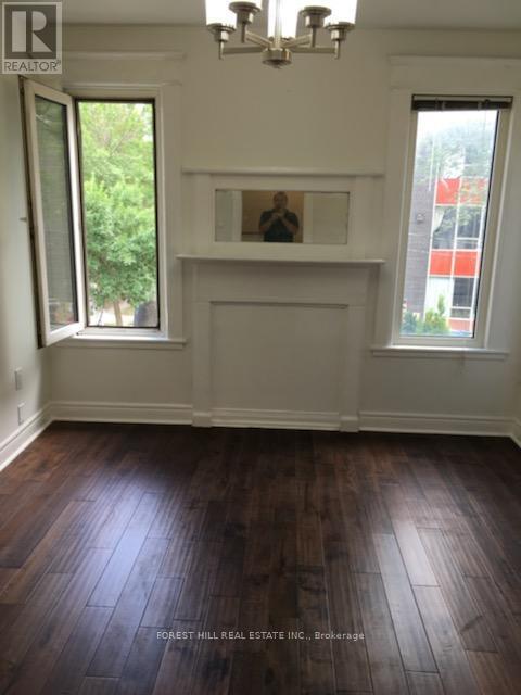 542 Spadina Cres
