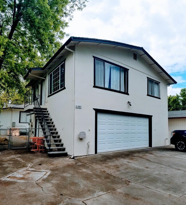 135 Carmel Ave-Unit -1 in Roseville, CA - Foto de edificio - Building Photo