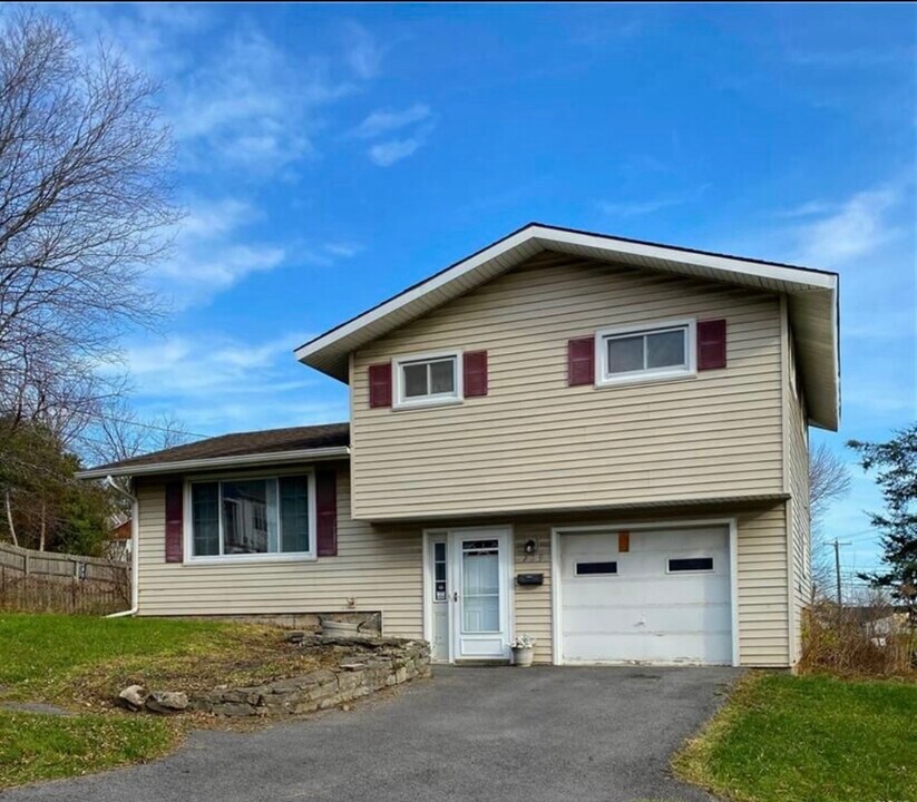 239 Luddington St in Syracuse, NY - Building Photo