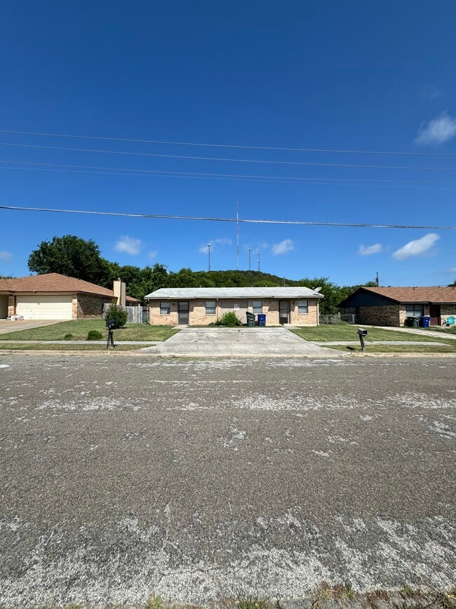 property at 807 N 3rd St