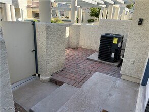 8901 Antioch Way in Las Vegas, NV - Building Photo - Building Photo