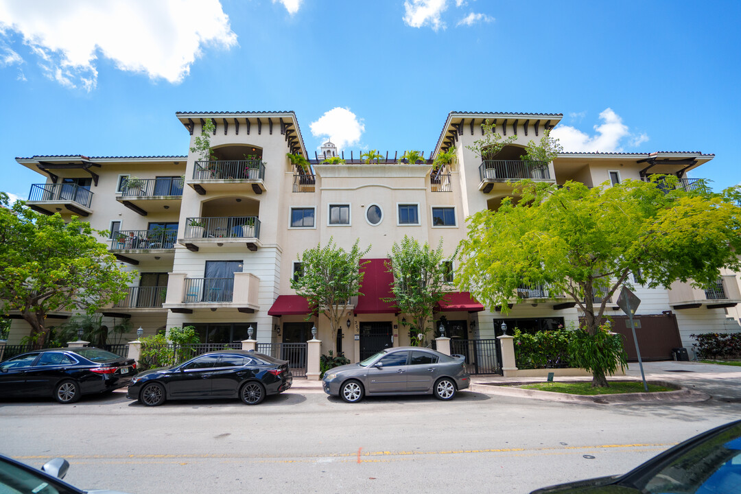 300 Majorca Ave in Coral Gables, FL - Foto de edificio