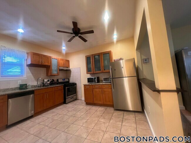 816 River St in Boston, MA - Foto de edificio - Building Photo