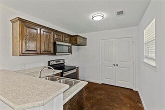 804 E 5th St in Bonham, TX - Building Photo - Building Photo