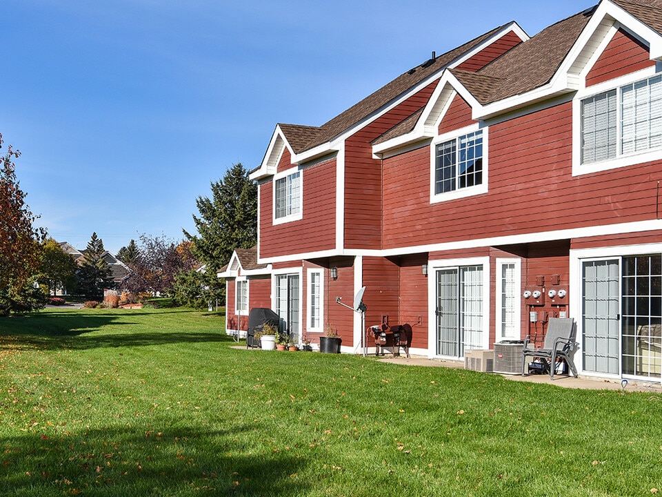 Bass Lake Hills Townhomes in Plymouth, MN - Building Photo