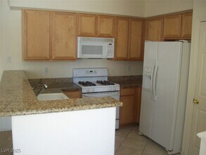 7960 Violet Dawn St in Las Vegas, NV - Building Photo - Building Photo