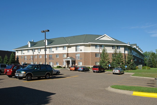 Crown Ridge Apartments in Minnetonka, MN - Building Photo - Building Photo